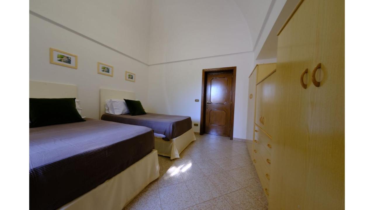 Tenuta con due abitazioni indipendenti Martina Franca Esterno foto