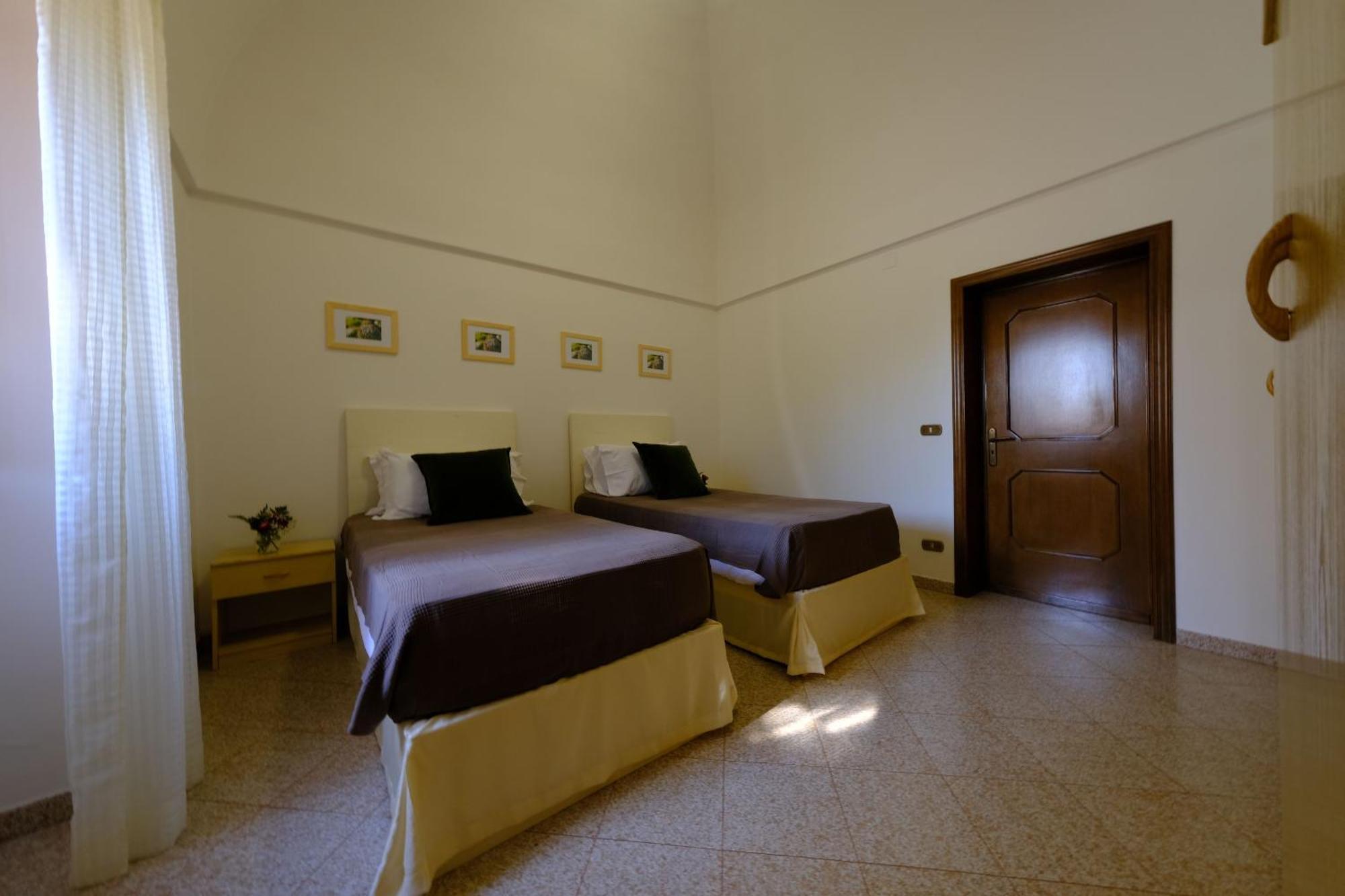 Tenuta con due abitazioni indipendenti Martina Franca Esterno foto